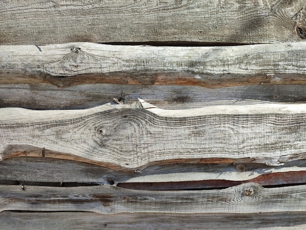 Viejos barriles de madera desgastada o tablones con textura de fondo