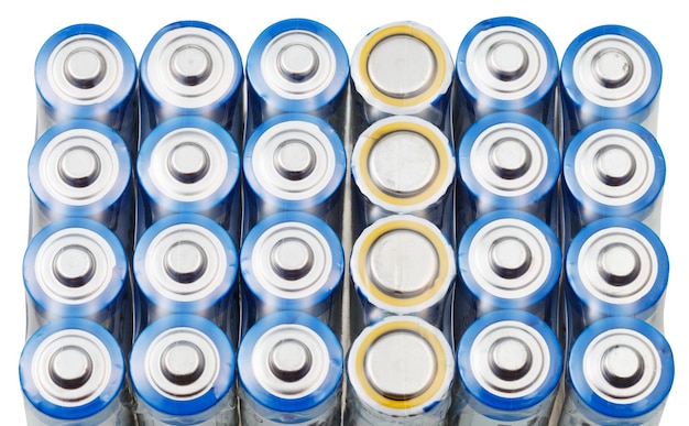Foto viele aa-elektrobatterien schließen sich