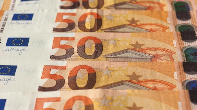 viele Euro-Banknoten als Hintergrund nützlich