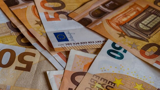 Viele Euro-Banknoten nützlich als Hintergrund