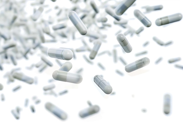 Viele Pillen fallen auf den weißen Hintergrund, vier Kapseln in der Luft.