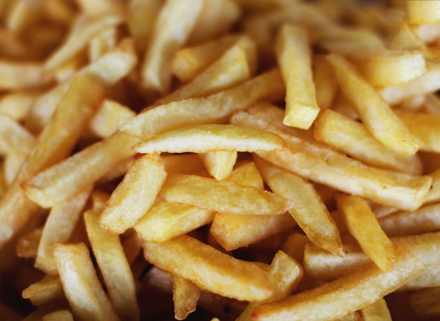 Viele Pommes Frites. Gelb und knusprig