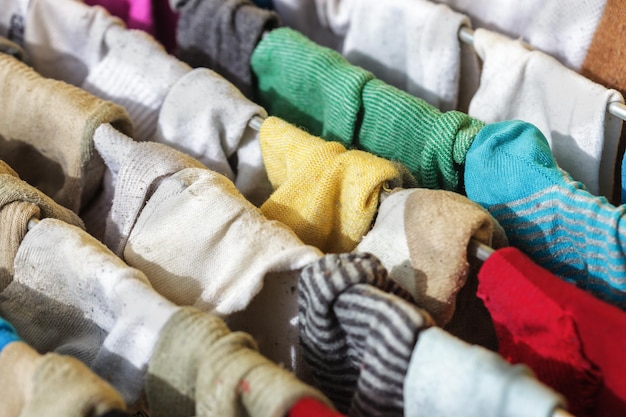 Viele Socken im Trockner nach dem Waschen
