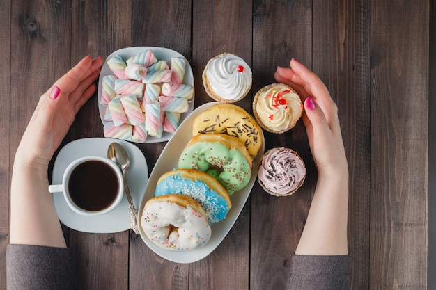 Viele Süßigkeiten und Donuts