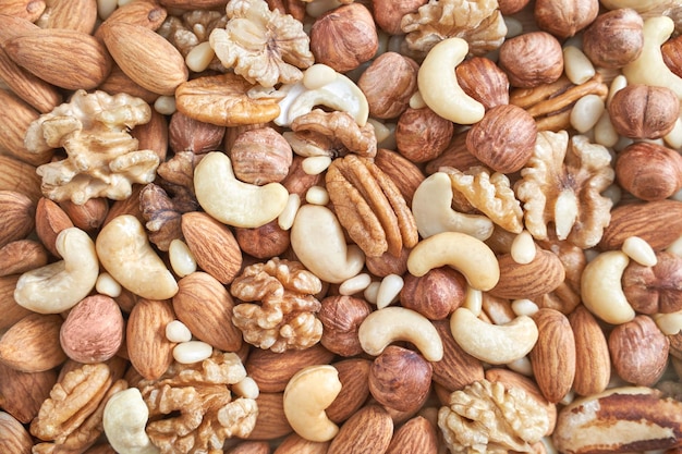 Foto viele verschiedene nüsse sortiment gesunde snacks mittelmeerdiät