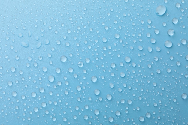 Viele Wassertropfen auf Blau. Textur.