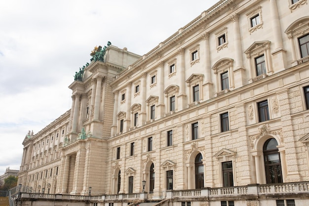 Viena, Austria. Famoso Palacio Hofburg con Heldenplatz en Wien, capital austriaca.