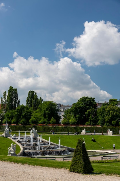 Viena Áustria 15 de junho de 2023 Fontes no Jardim do Belvedere Superior em Viena