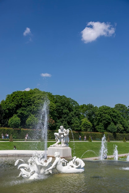 Viena Áustria 15 de junho de 2023 Fontes no Jardim do Belvedere Superior em Viena