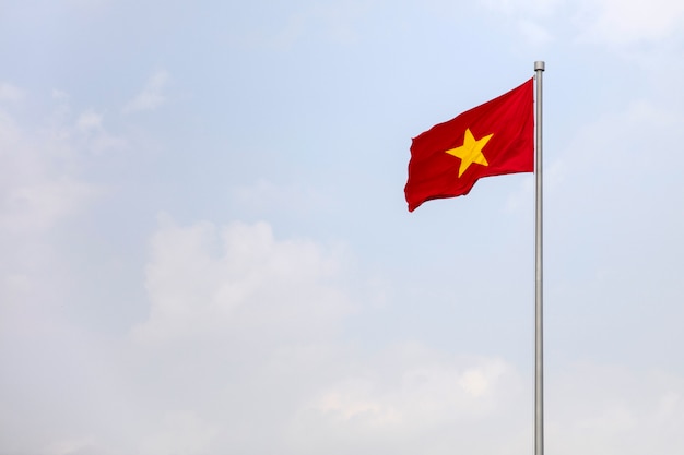 Vietnam flagge am himmel