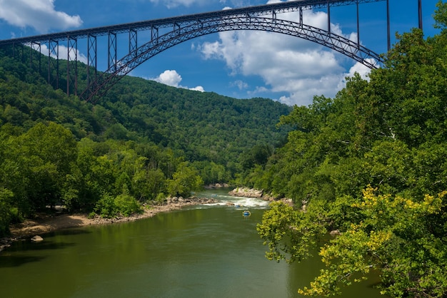 Vigas en el puente New River Gorge en Virginia Occidental