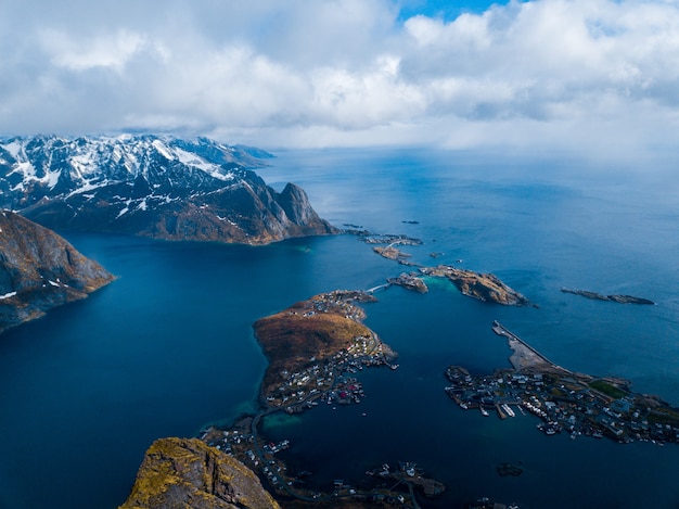 Vila de pescadores famosa atração turística nas Ilhas Lofoten.