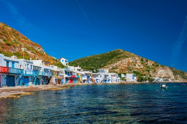 Vila de pescadores grega klima na ilha de milos na grécia