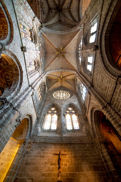 Ávila, España - 17 de abril de 2019. Interior de la Catedral de Ávila durante la celebración de la Semana Santa en España.