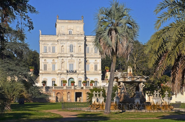 Foto la villa borgo es una gran finca en el corazón de la campiña italiana.