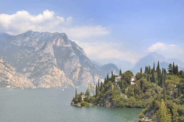 Villa a orillas del lago de Garda