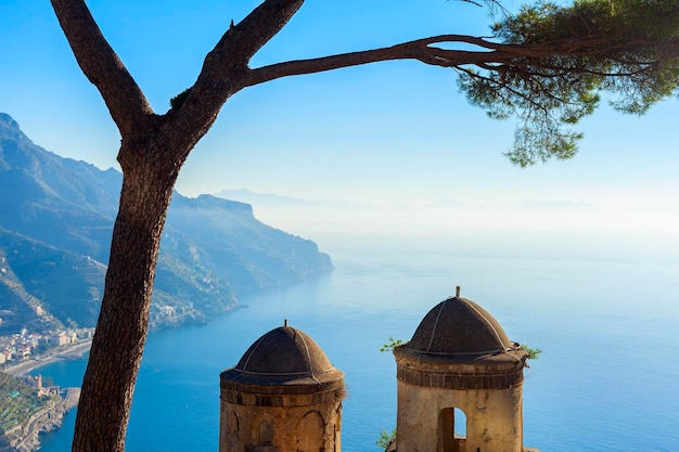 Villa rufolo vista na cidade de ravello