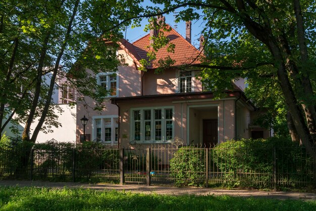 Villa Shtinski im Stadtteil Amalienau an einem sonnigen Sommertag Kaliningrad Russland