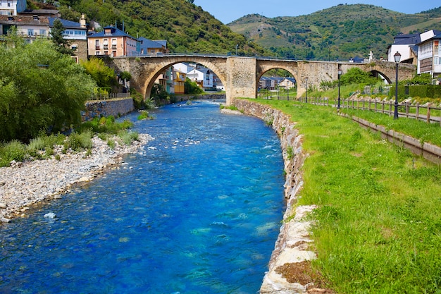 Villafranca del Bierzo por el Camino de Santiago León