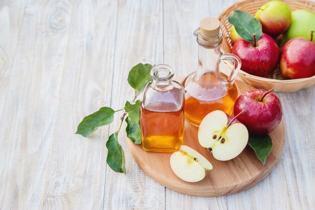 Vinagre de manzana en una botella