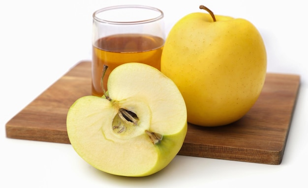 Vinagre de sidra de manzana con fruta fresca