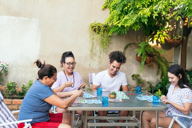 Vínculo alegre con la comida y la bebida