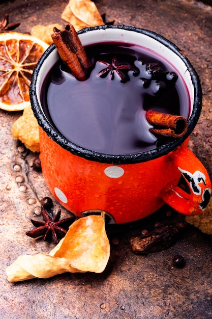 Foto vinho quente tradicional na caneca