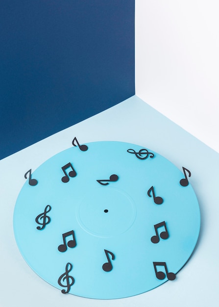 Vinil azul com notas musicais