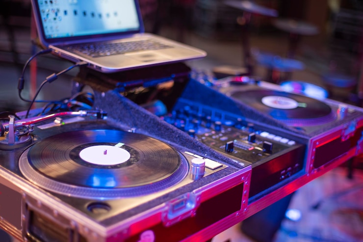 Foto vinilo en la consola de dj
