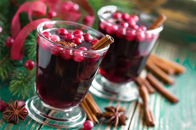 Vino caliente de Navidad con arándanos y canela