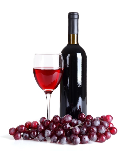 Vino tinto aislado en blanco