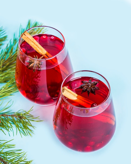 Vino tinto caliente navideño con especias