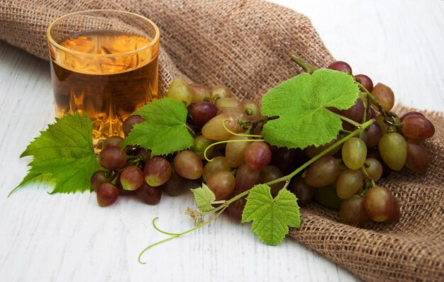 Vino con uva blanca