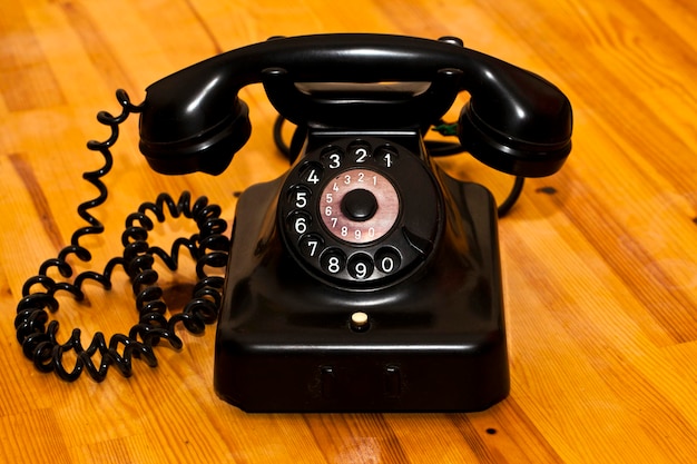 Vintage antiguo teléfono retro viejo dispositivo de comunicación foto
