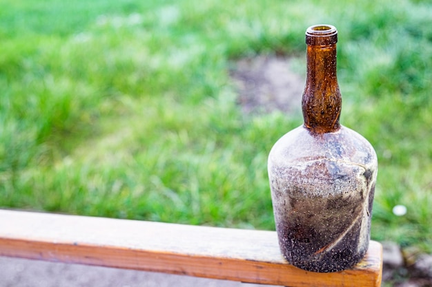 vintage flasche glasflasche für wein leer dreckig geschirr kopie raum essen hintergrund rustikal top