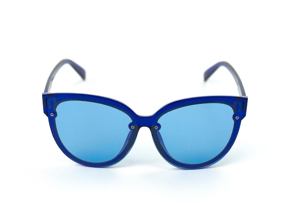 Vintage Frauen Sonnenbrille im Katzenlook in blauem Kunststoffrahmen mit farbigen Gläsern