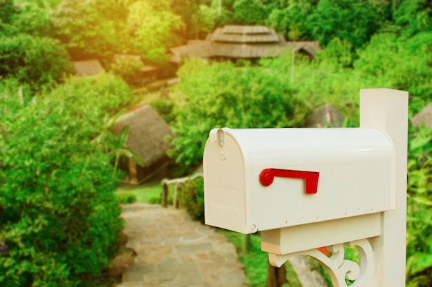 Vintage Mailbox auf Landhaus.