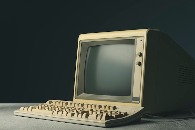 Vintage Personal Computer auf einem Desktop