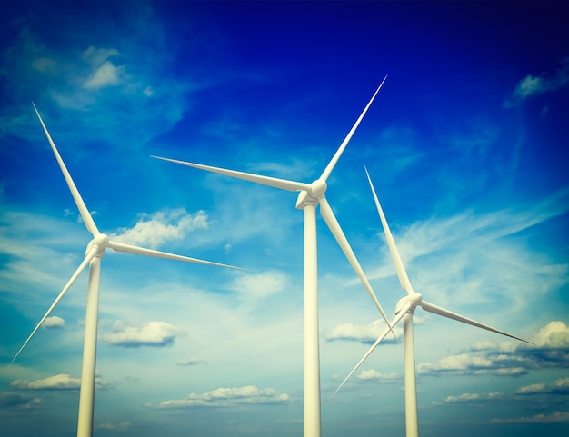 Vintage-Retro-Effekt gefiltert Hipster-Stil Bild von grünen erneuerbaren Energie-Konzept Windgenerator-Turbinen im Himmel