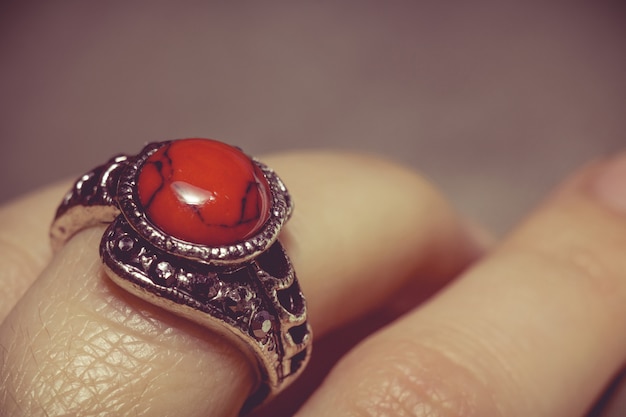 Vintage Ring mit rotem Türkis