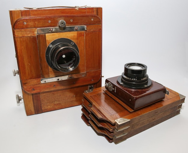 Vintage seltene Kamera aus Holz und Holzplatten im Retro-Stil