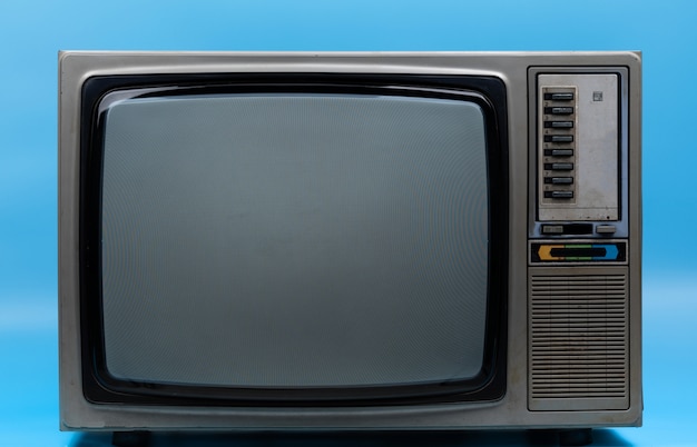 Foto vintage tv aislado en azul