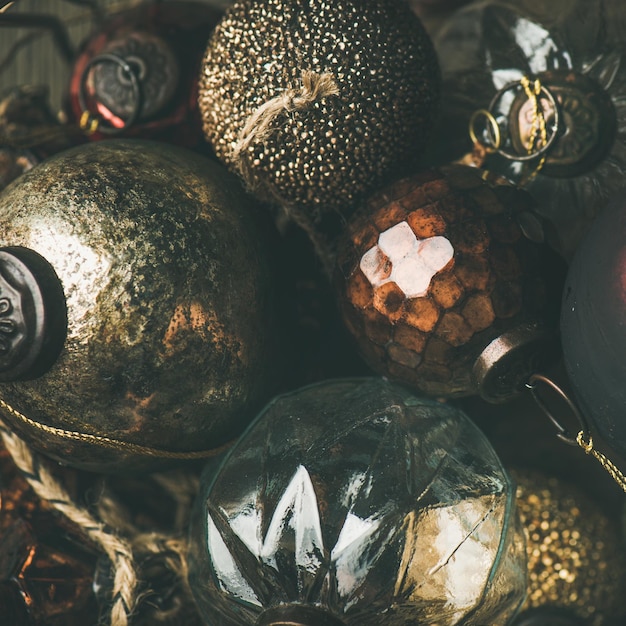 Foto vintage weihnachts- oder neujahrsdekoration kugeln quadratische ernte