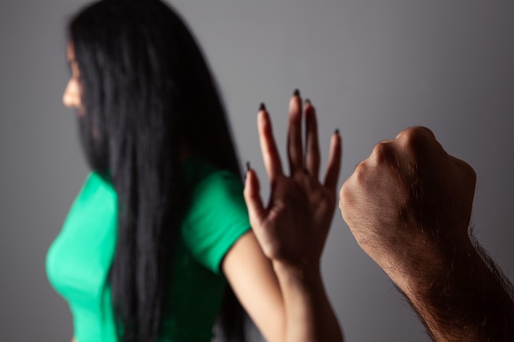 Foto violência doméstica. marido atacou a esposa com os punhos