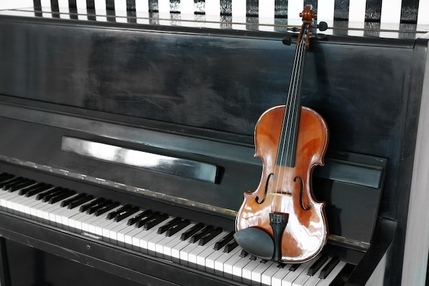 Violín sobre fondo de piano