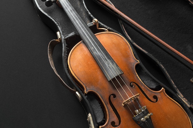 Violino antigo em preto