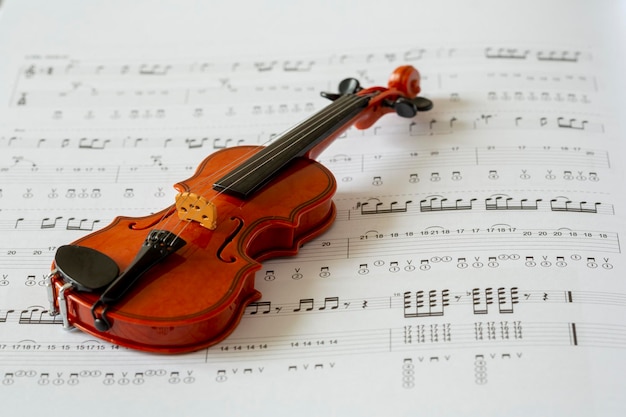 Violino em papel de nota