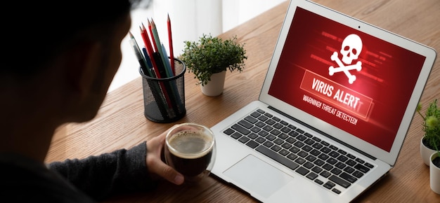 Viruswarnung auf dem Computerbildschirm erkannt Modish Cyber-Bedrohung Hacker Computervirus und Malware