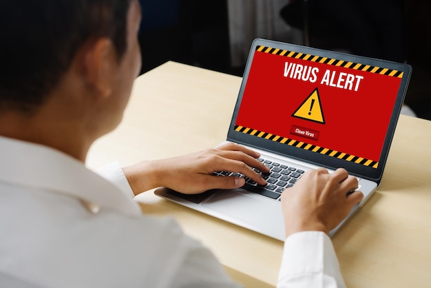 Viruswarnung auf dem Computerbildschirm erkannt Modish Cyber-Bedrohung Hacker Computervirus und Malware