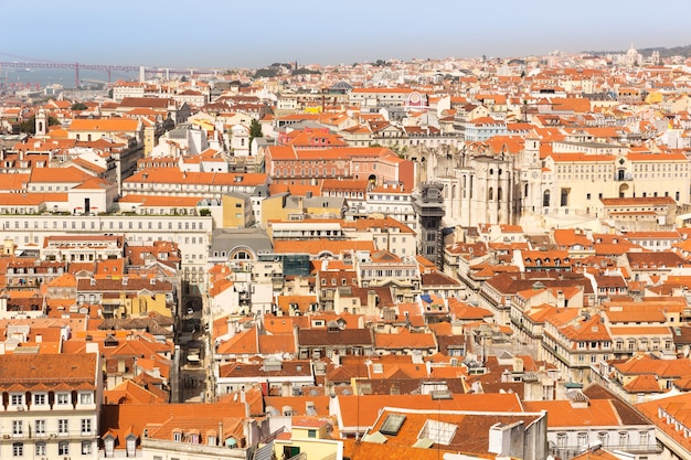 Visão ampla dos telhados da cidade europeia, Portugal